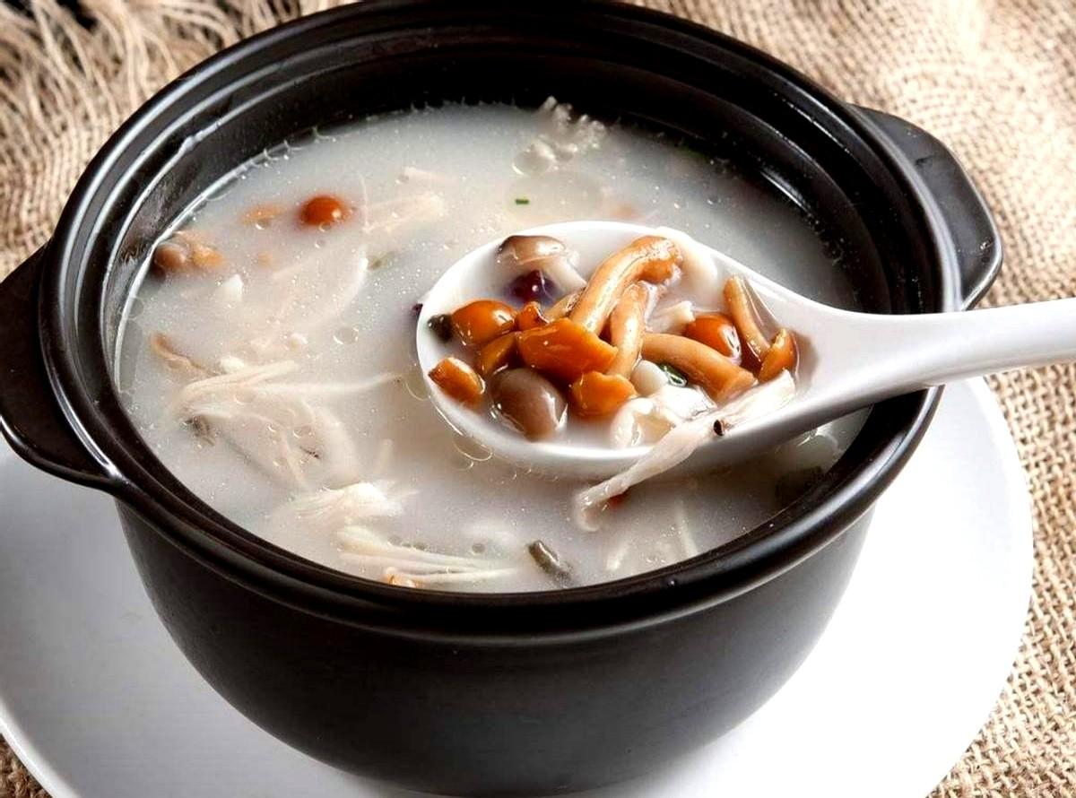 有些家长天天喊着“孩子太瘦了”“得补点肉”。
那冰箱里就常年塞着火腿肠和烤肠，饭