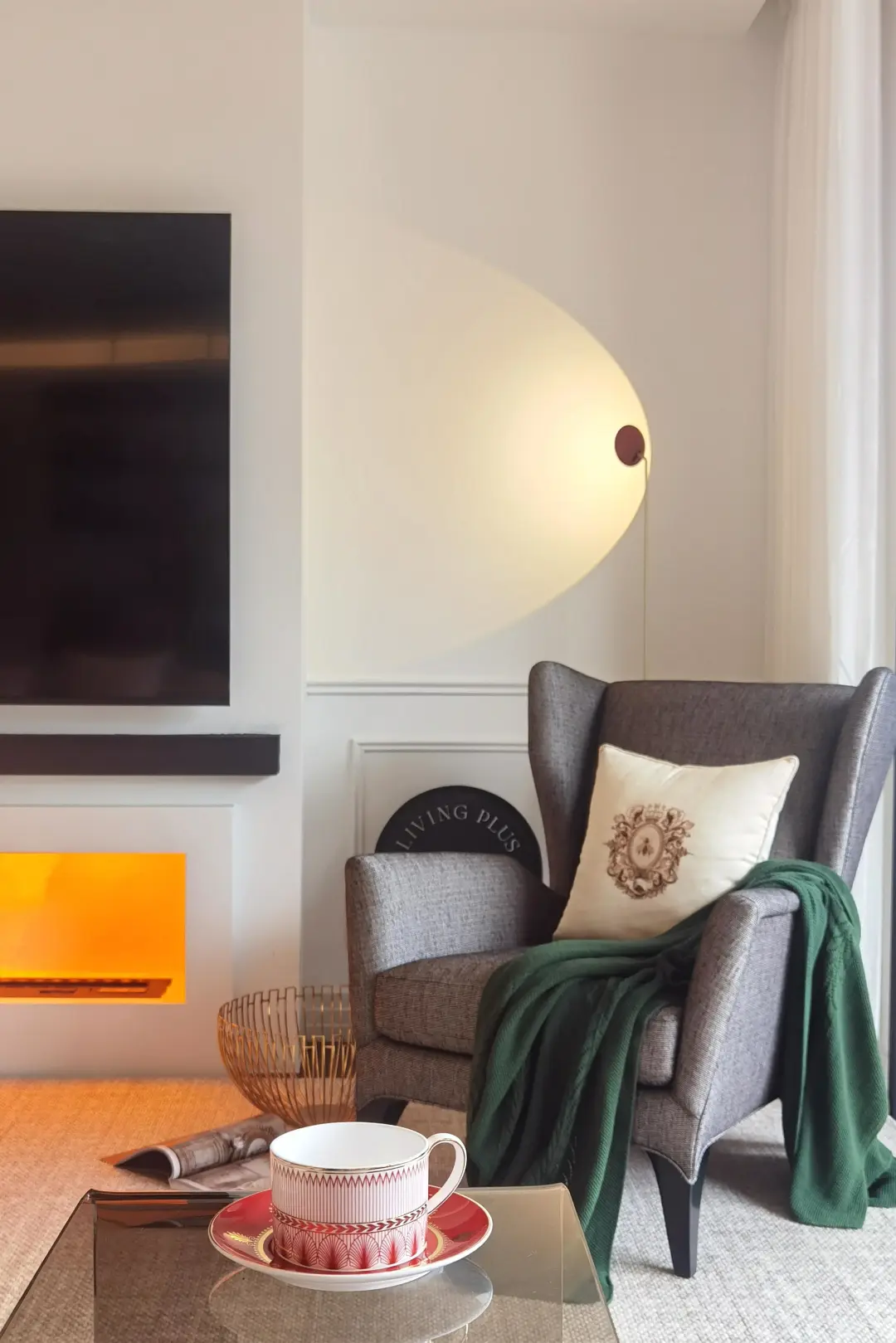 阳光明媚的日子，只想宅家休息看书看电影