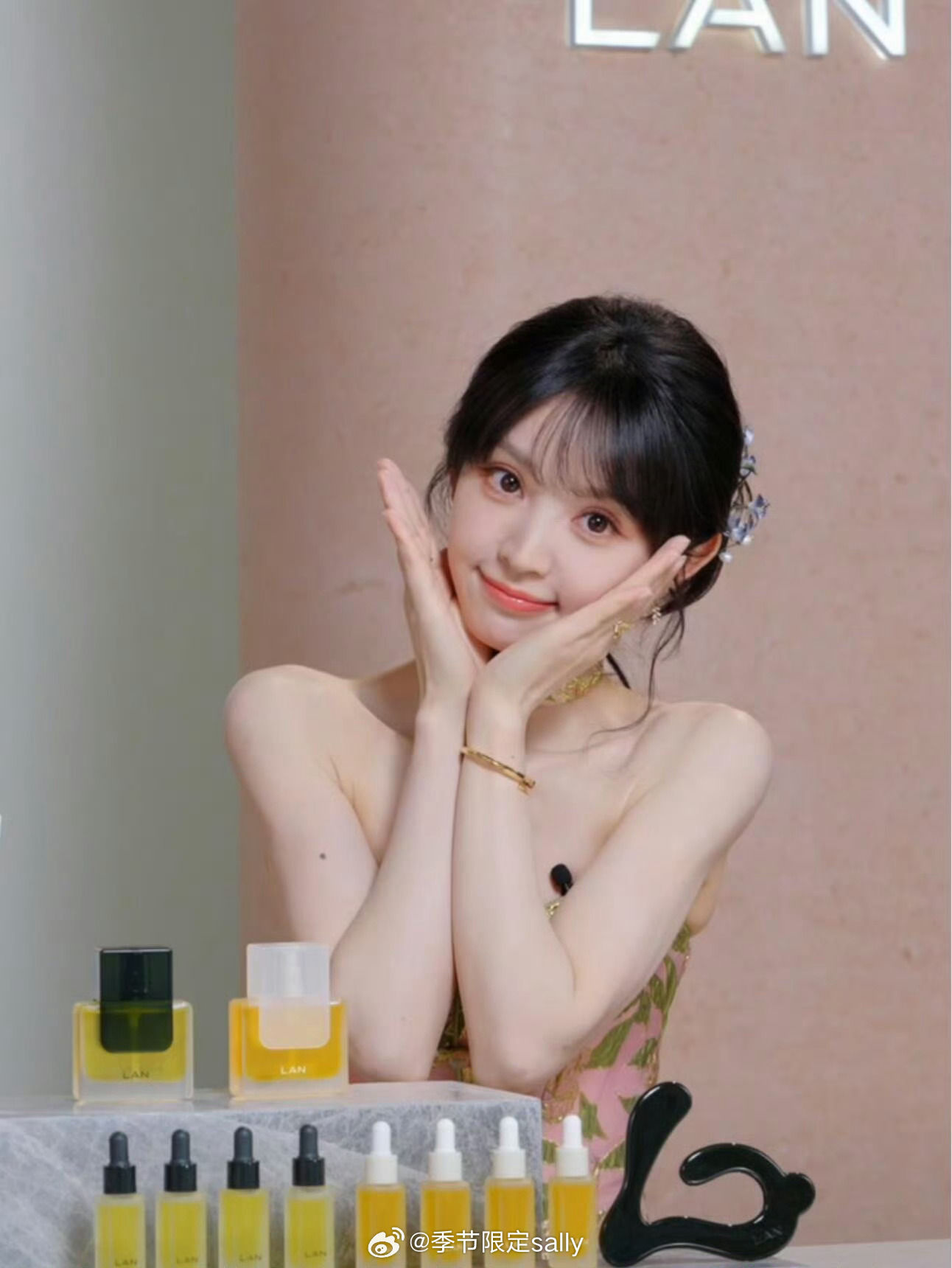 当红95🌸赵露思 田曦薇今天品牌活动直播状态 