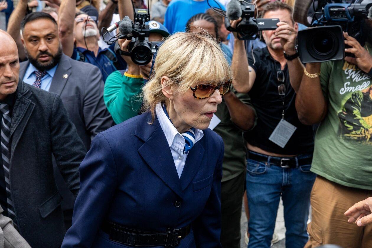 特朗普已向作家卡罗尔（E. Jean Carroll）支付因被判性侵而需支付的5