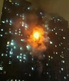 从连云港消防救援失败的案例看，高层住户一定要自备可供家人逃生的器材！

我们不能