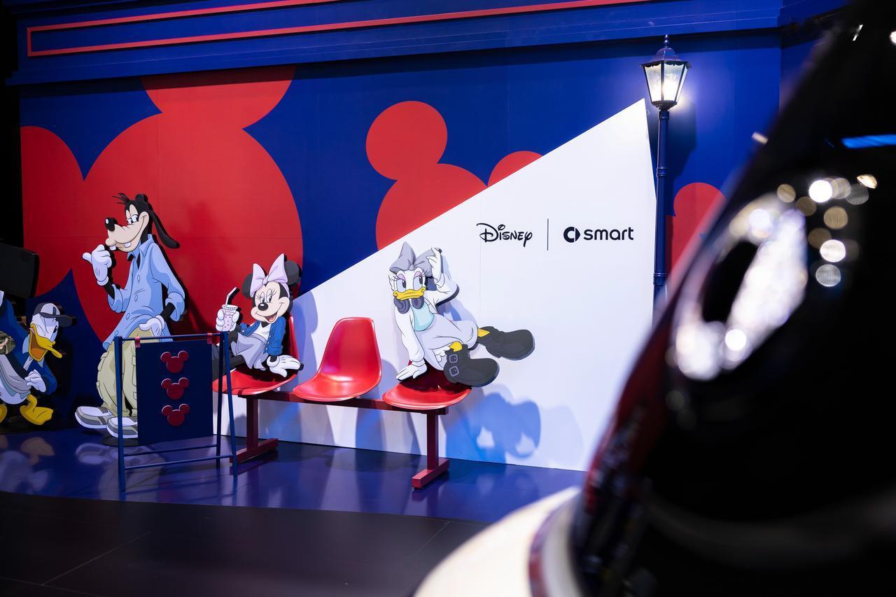 当精致电车碰上百年IP米老鼠
继粤港澳大湾区车展官宣合作后，smart 与 Di