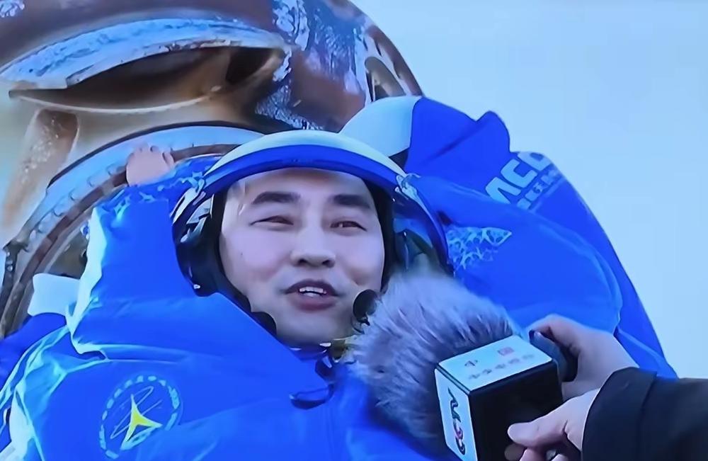 神舟二十号航天员乘组返回五大特殊点:
 
先说第一个特殊点，那可是中国航天头一回