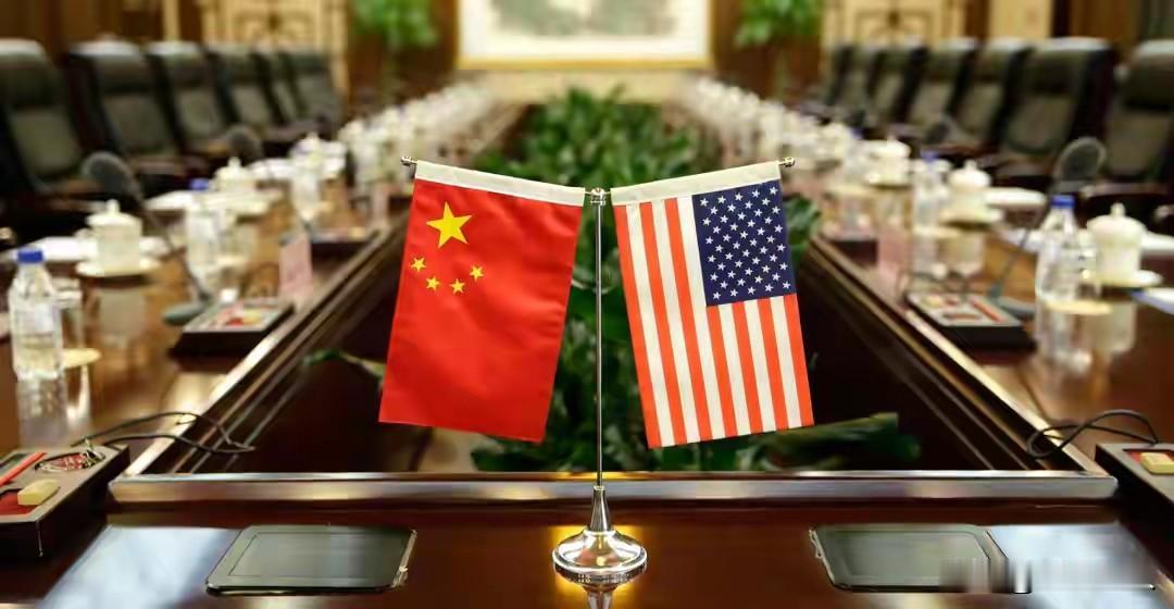好戏来了！
十月十四号，美国将对靠岸的中国产船舶征收费用，每吨五十美元。这可是运