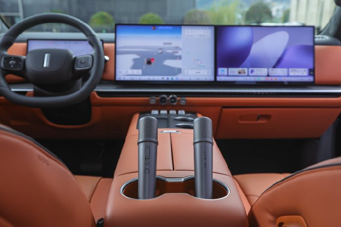 买车为什么一定要有动力冗余 今天我看了魏牌发的一张“暴论”海报，表达的意思大概是