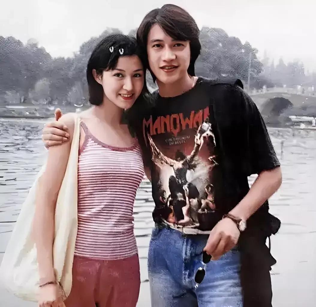 年轻时候的这位男孩子，如今已经大红大紫的明星了，你们知道他是谁吗？