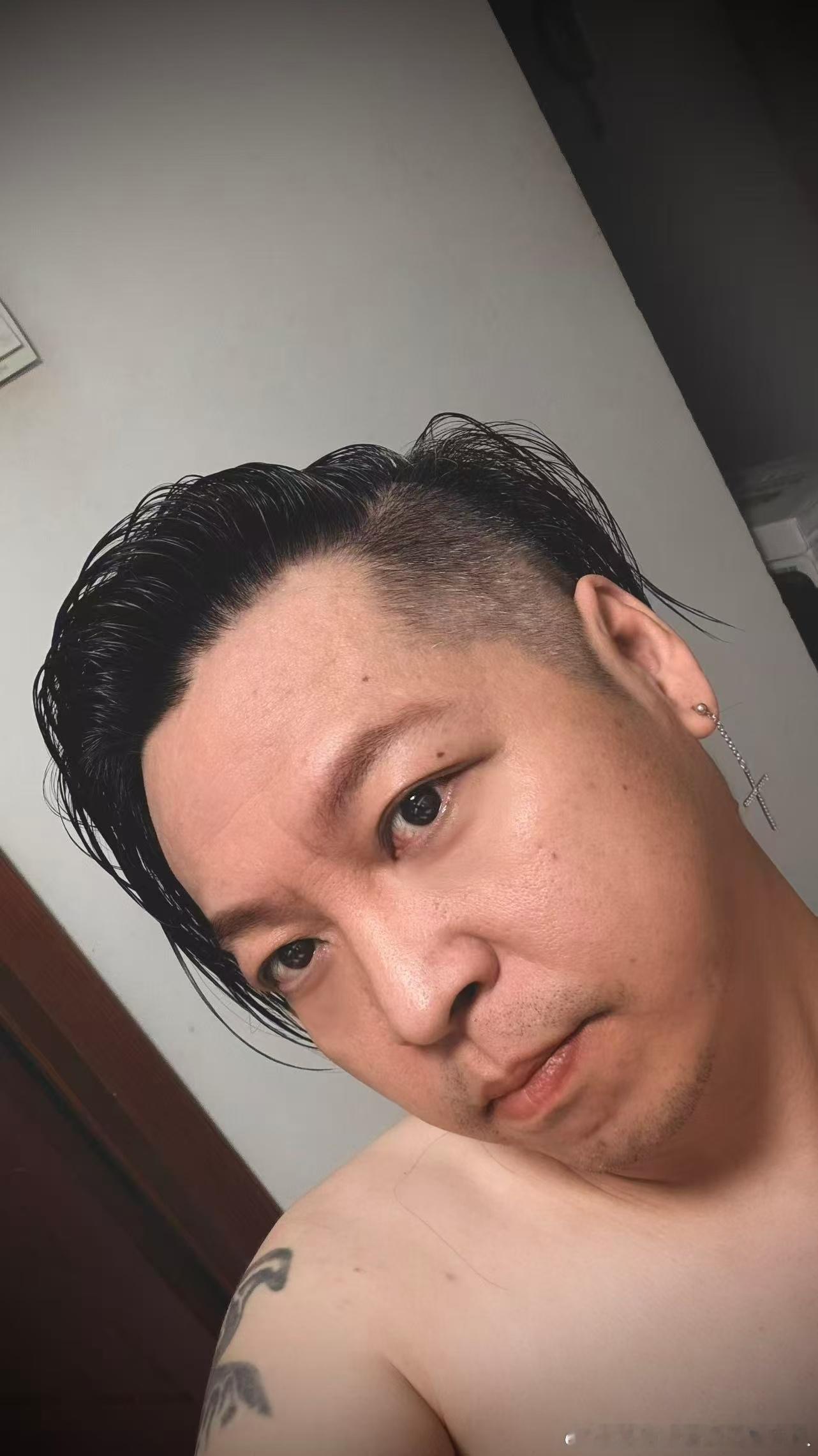 明日出门 理个发精神精神 