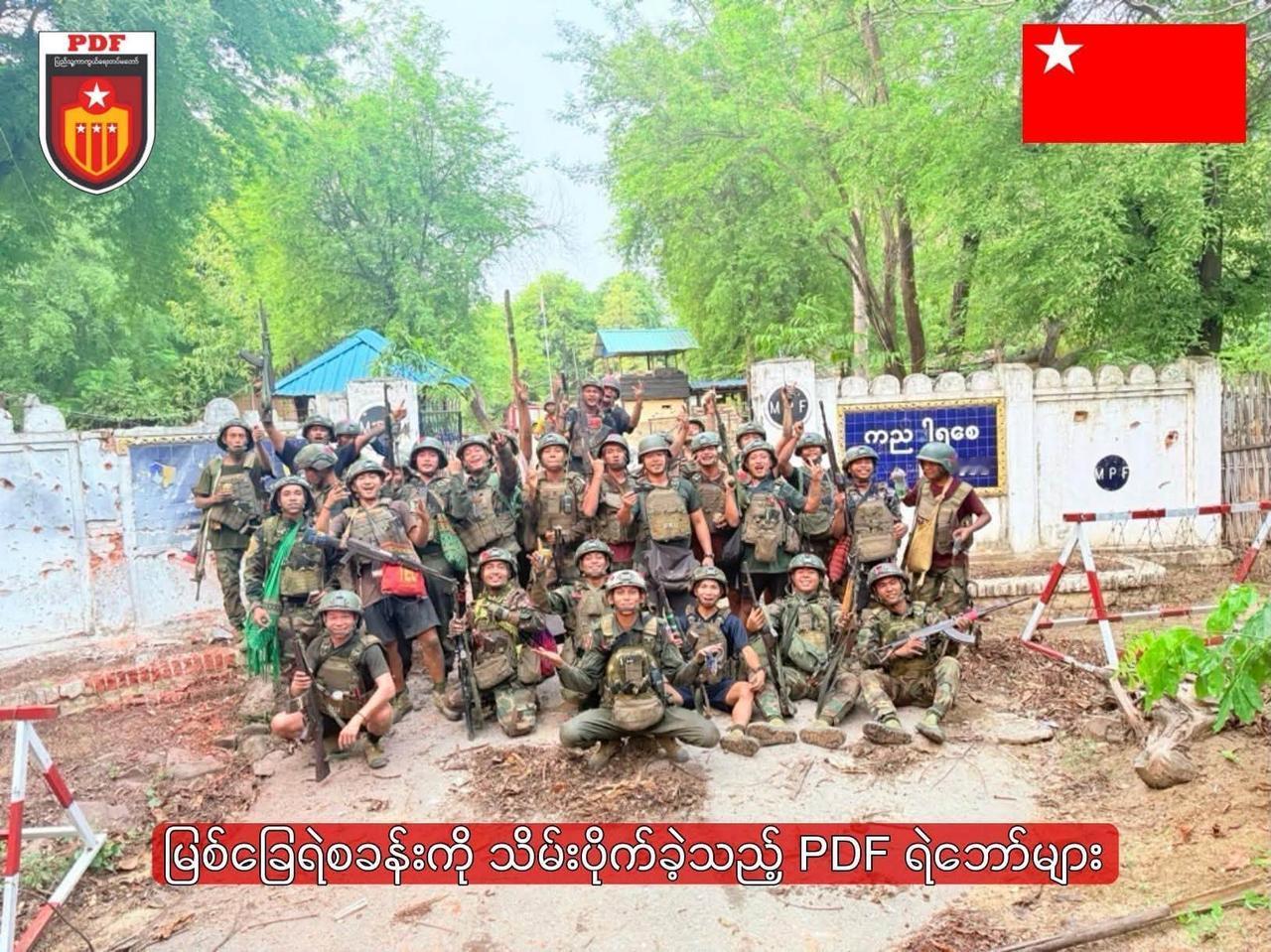 缅甸：在军政府制造屠杀导致数十名平民丧生后，人民防卫军（PDF）攻占了帕科库（P