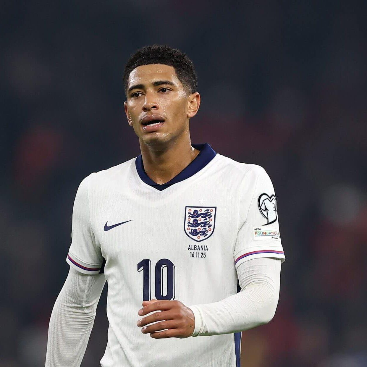 裘德·贝林厄姆已被告知，他不再有英格兰队的首发位置得到保证。除非他的表现有显著提