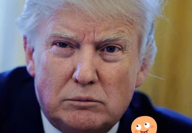 面对中国的强硬，特朗普在社交平台上表达了强烈不满，他表示，中国这步走砸了，彻底慌