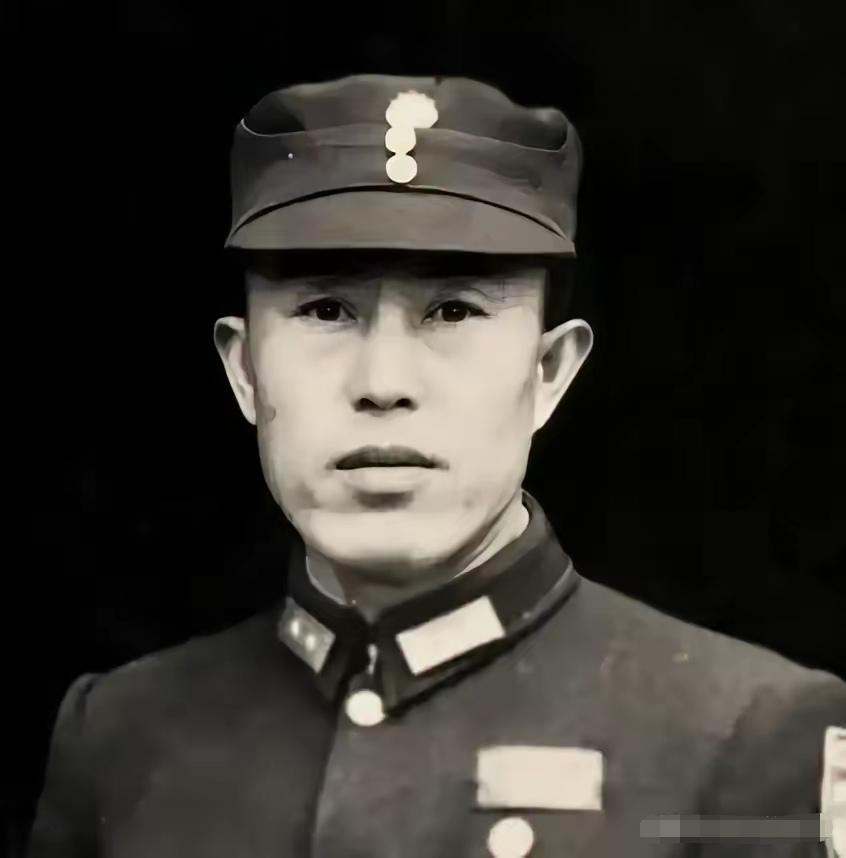1938年韩复榘被枪决，郑洞国奉命抄没其家产，推开韩家大门时，妻子高艺珍迎上来做