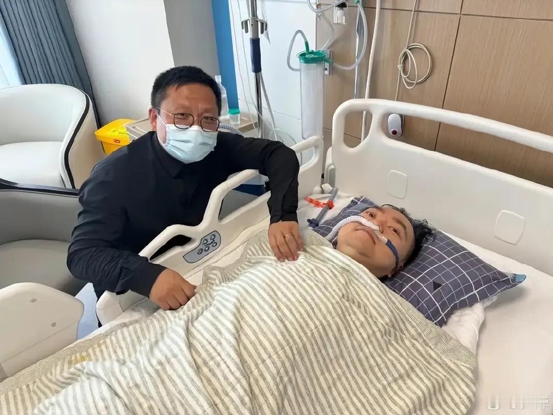 蔡磊的病已经很严重了，渐冻症已经让他进入ICU治疗，可是，就是这样一个，天天为了