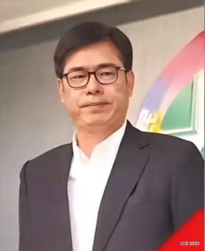 就在刚刚，
​高雄市长陈其迈发表声明，

​7月21日，针对蒋万安亲自打电话邀请