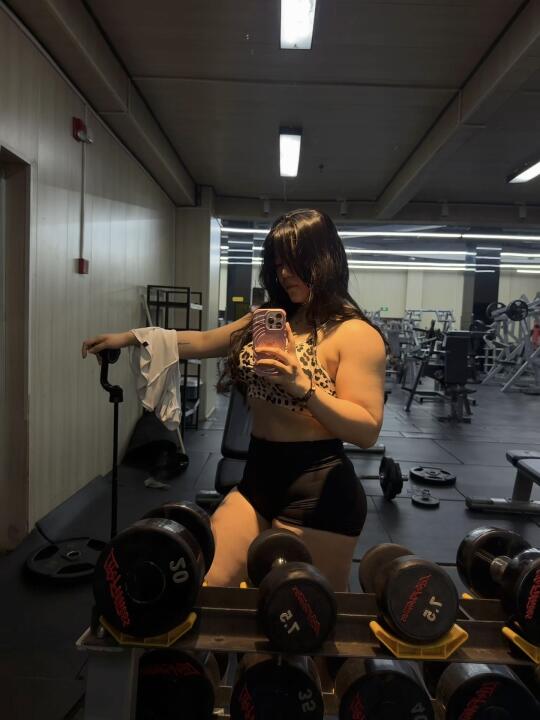 健身穿搭 肌肉女生 发明豹纹的人简直是天才