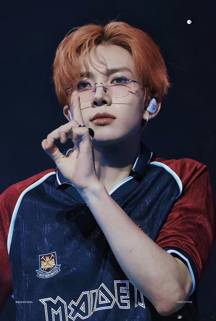 李羲承的脸是我的暂停键李羲承清爽少年感一眼沦陷的清爽帅哥李羲承，五官精致立体，氛