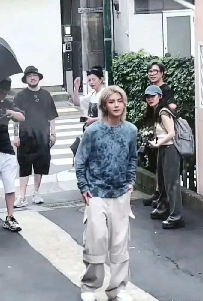 路人偶遇鹿晗拍mv，他在状态这么好的时候，在拍部古装吧 ​​​