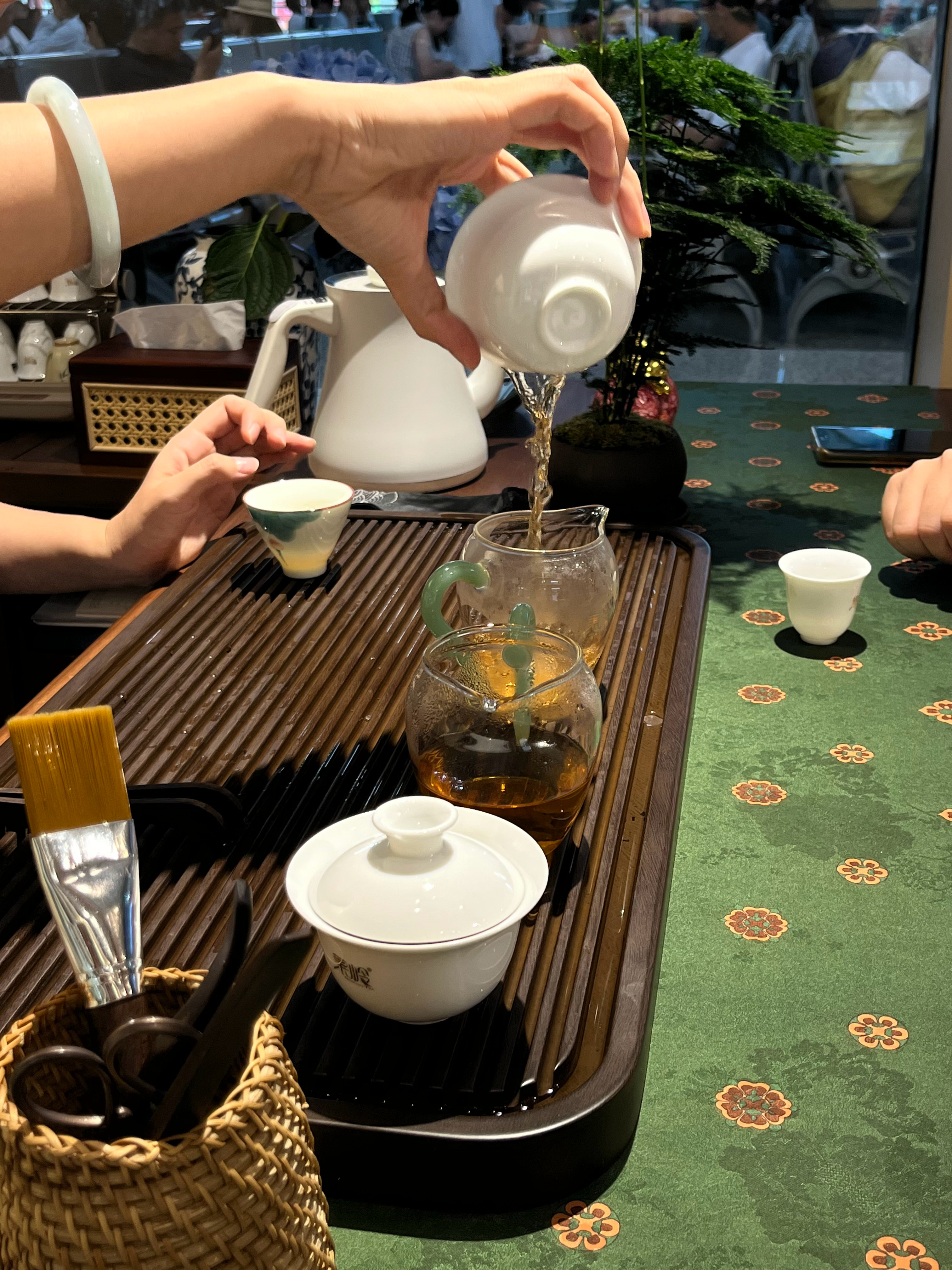 高铁站里又喝上了，这个一人杯杯好可爱入了 