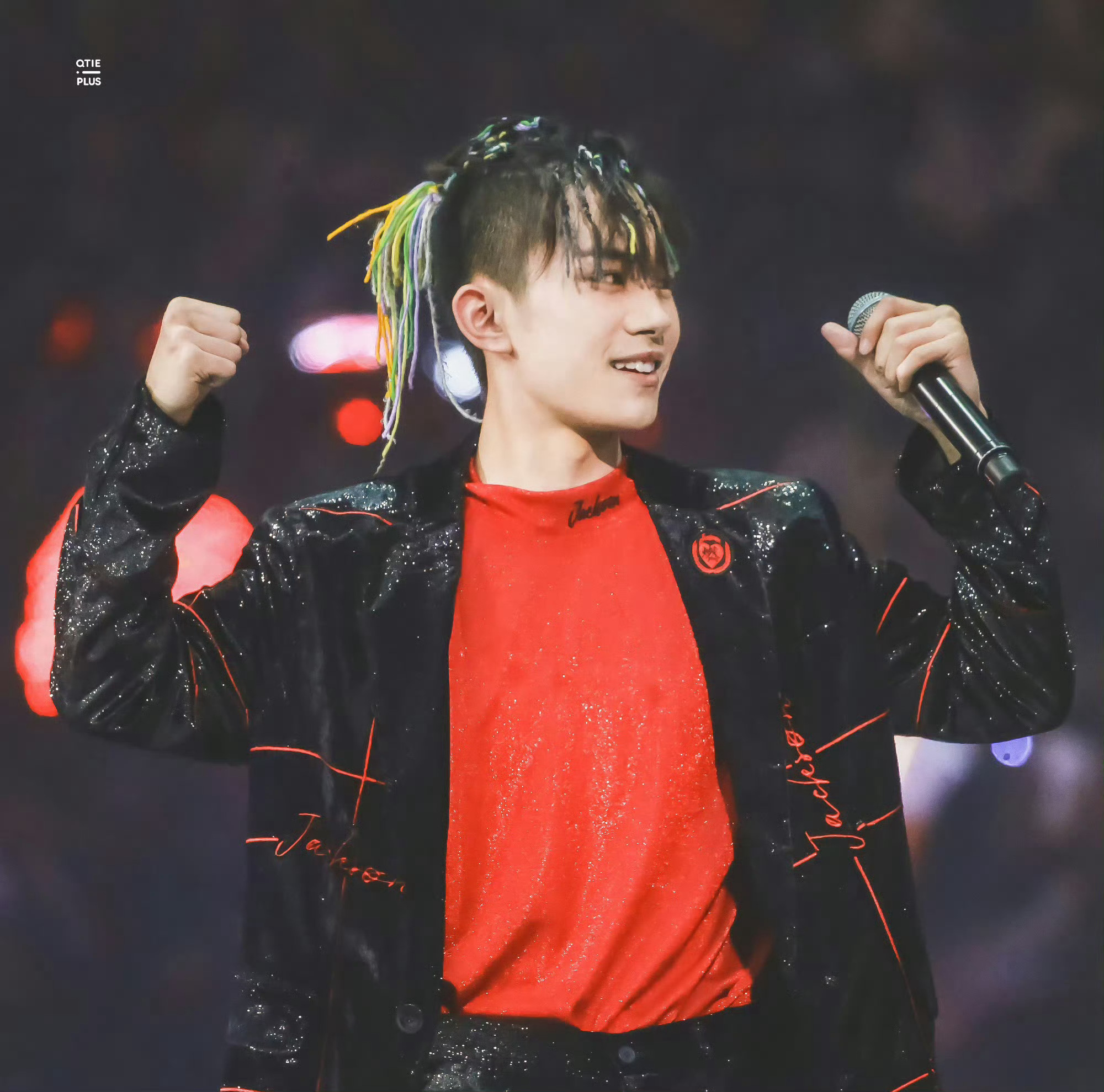 小烊展示power！易烊千玺九号品牌全球代言人四字 易烊千玺 yyqx 四字弟弟