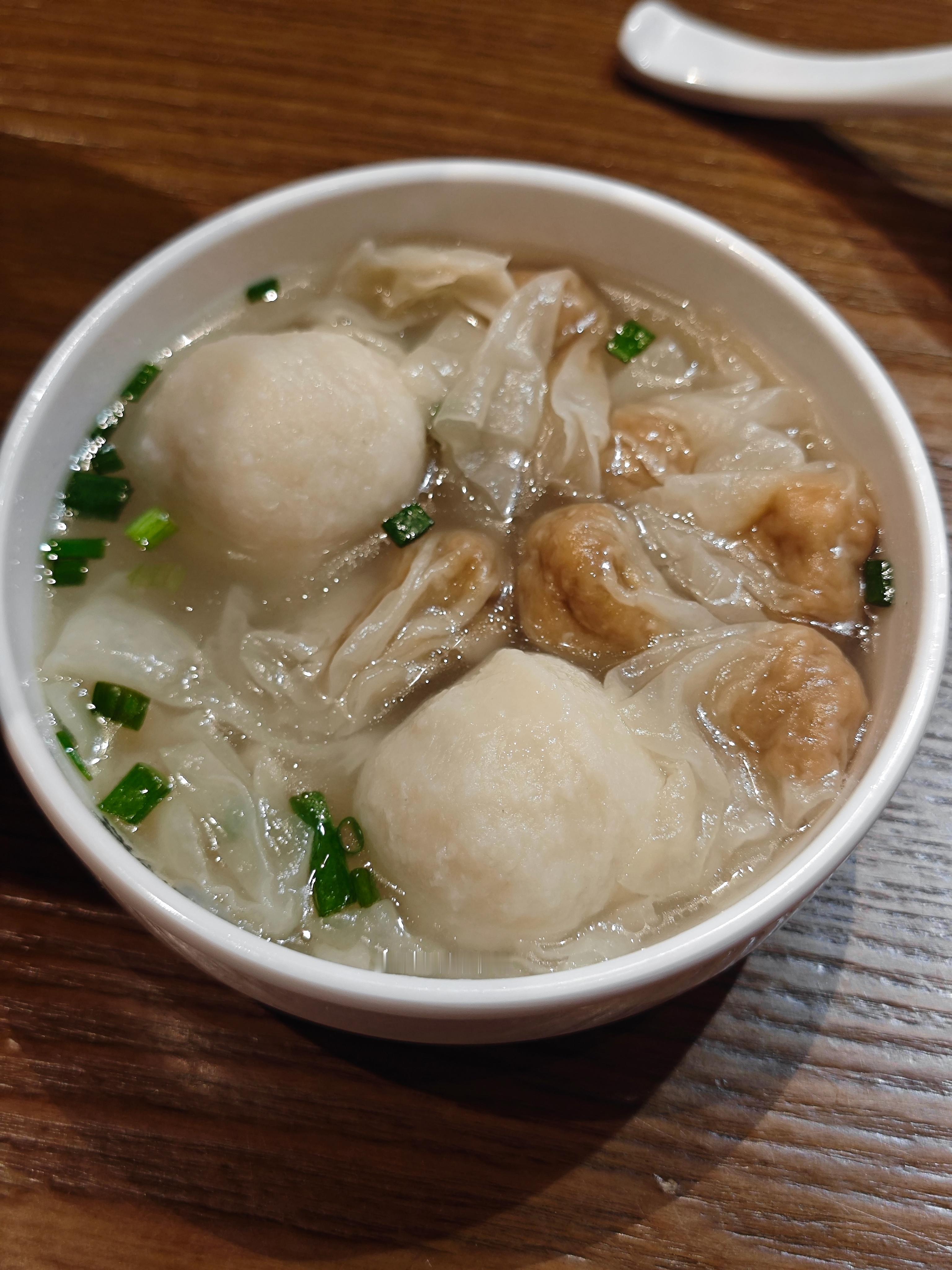今日逛吃，捞化和肉燕鱼丸都吃了，不错的味道～ 