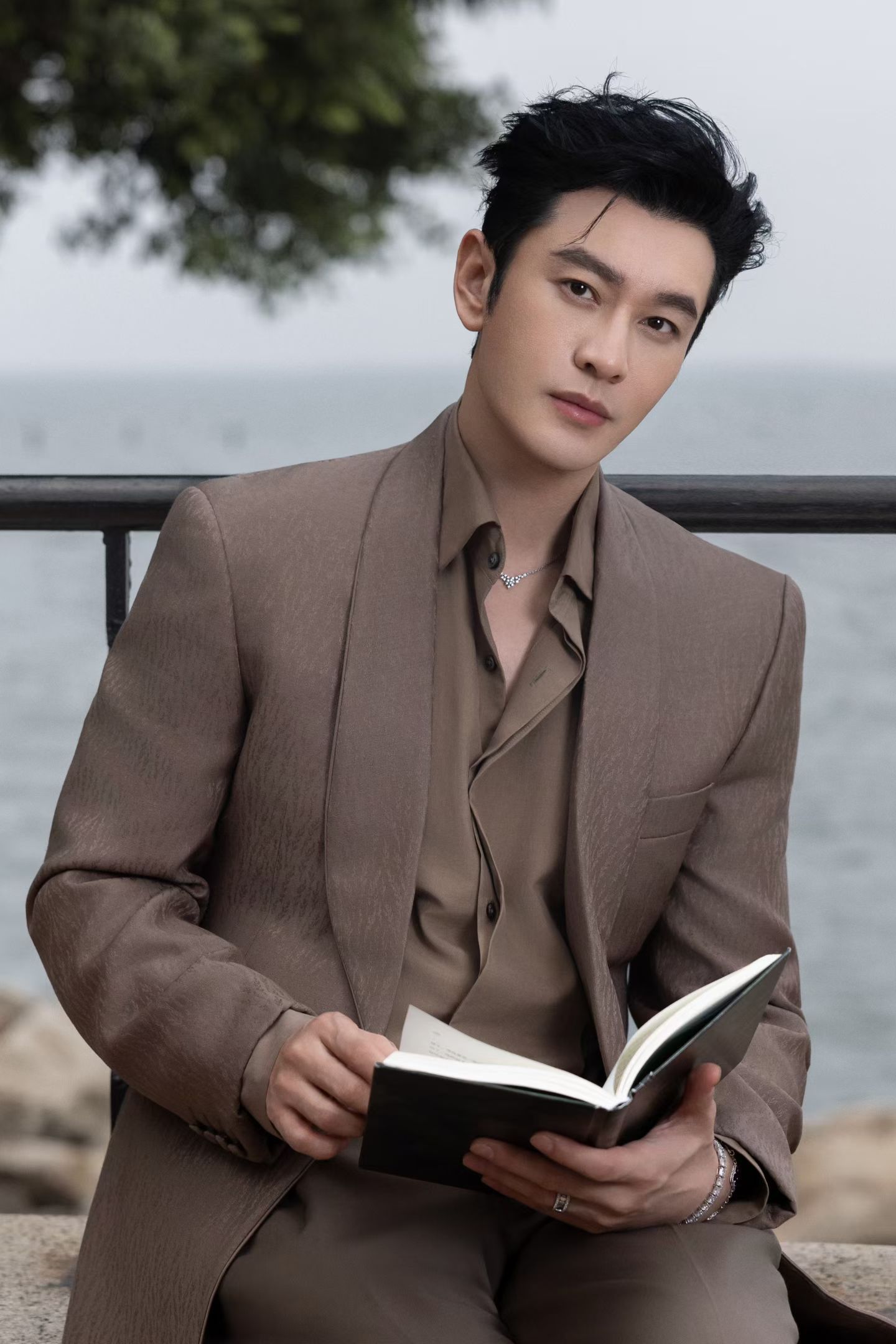 阅文IP盛典 以热爱为契❤️与故事相拥。和一起，在阅文IP盛典的光影里，奔赴一场