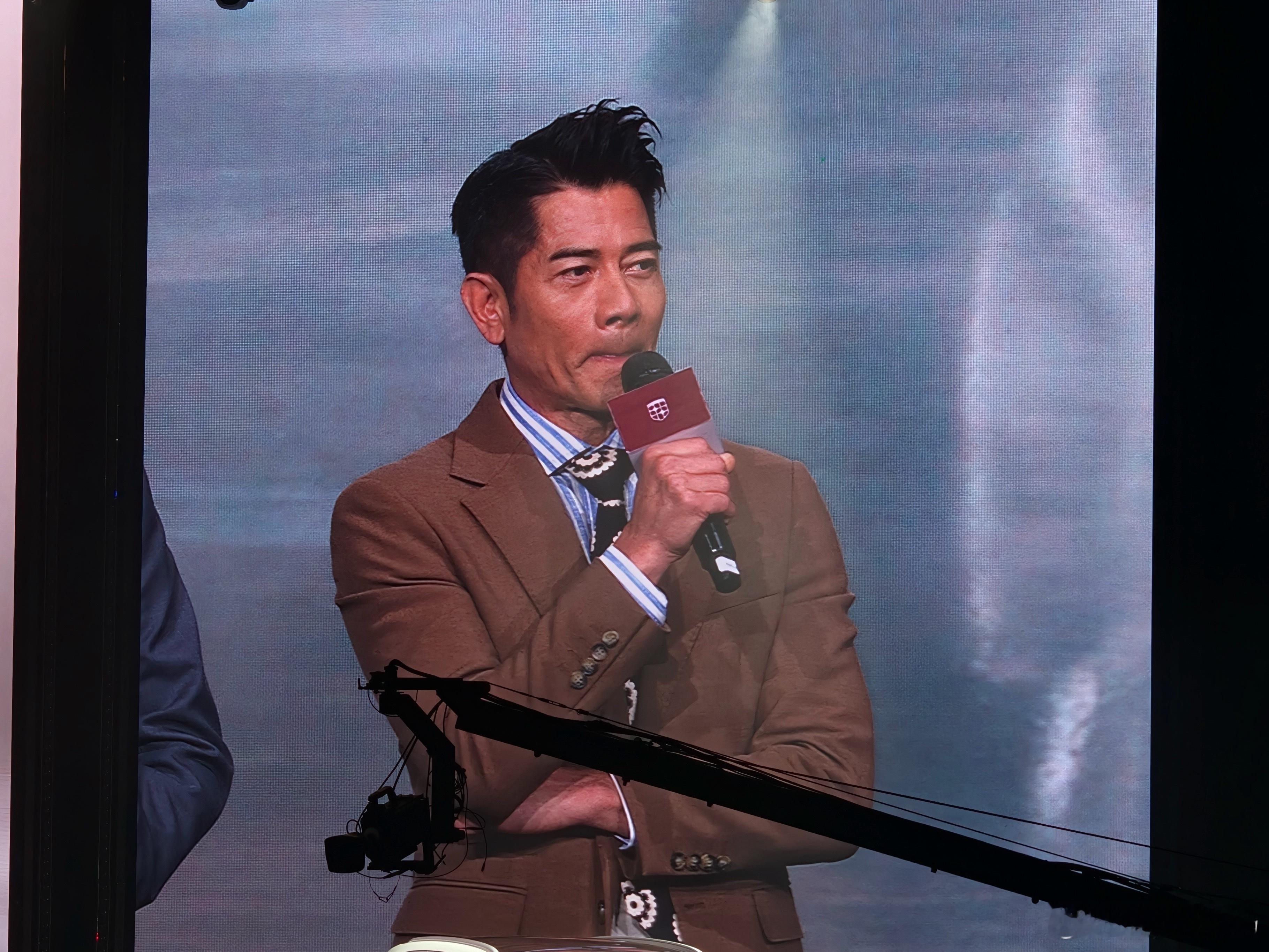 我靠！我靠！我靠！郭富城来奕境发布会现场了！这气场我坐在后面都震到我了