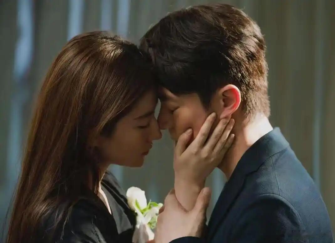 在《玫瑰的故事》里，玫瑰与溥家明这对灵魂伴侣为何没能走到最后？着实令人遗憾。他们