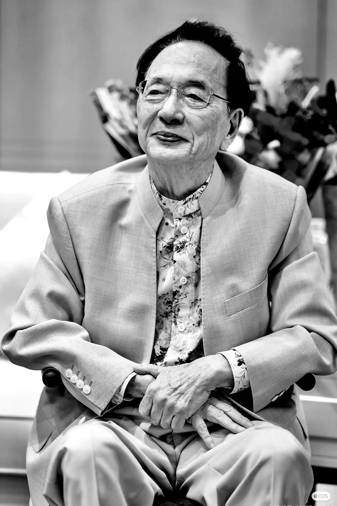 当小提琴在耳机里滑出第一道倚音时，消息也落了下来——上音教授陈钢，今日凌晨安然离