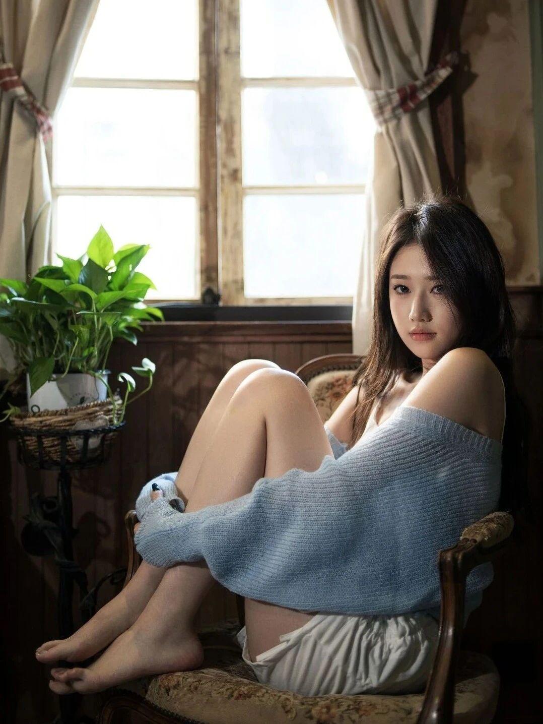 少女摄影|NO.0037期
在忙碌生活的夹缝中
总渴望有一段完全属于自己的轻松时