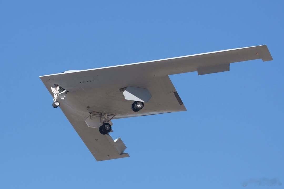 美国B21战略轰炸机新照片 ​​​