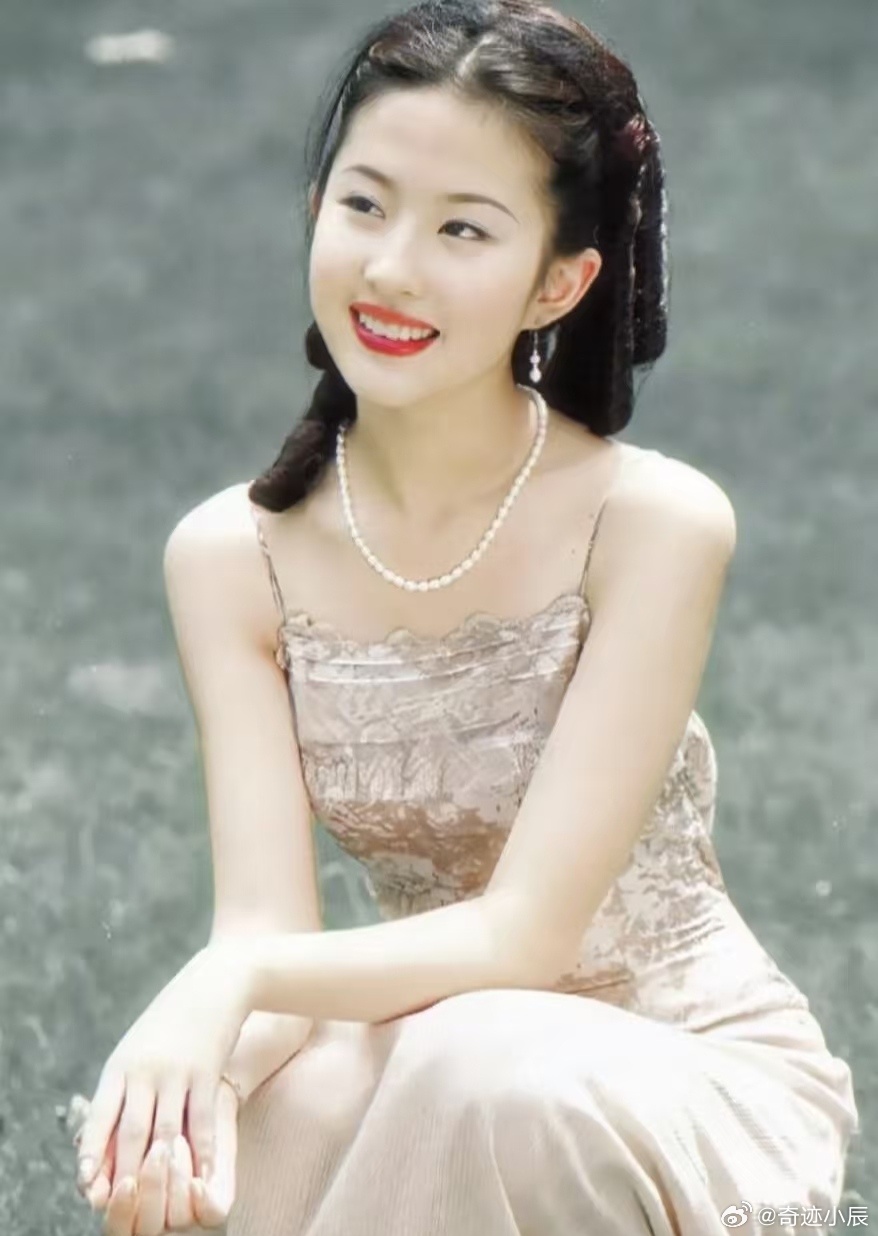 戴燕妮自曝喜欢刘亦菲周五晚高疯 大方坦言喜欢偶像，用心还原经典角色，对经典心怀敬