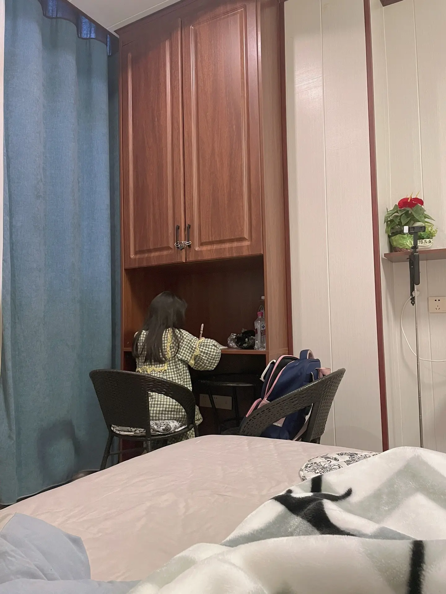 一屋两人四晚，该回去上班了，明天又是跟女儿分开的日子