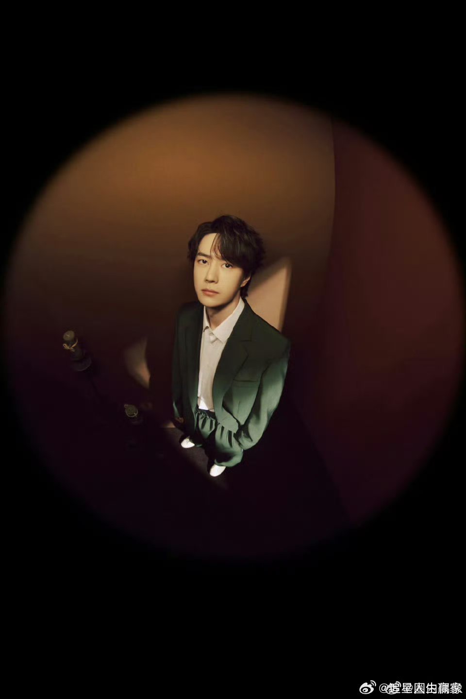 鱼眼镜头下的王一博王一博多角度探索鱼眼视角，可爱又迷人