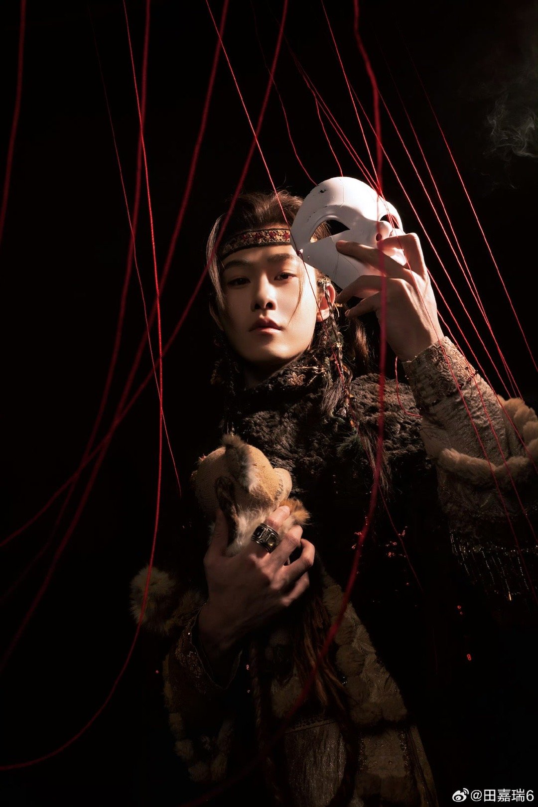 田嘉瑞演技还是被低估了 田嘉瑞的演技真的被严重低估！一人诠释寄灵与螭吻两种截然不