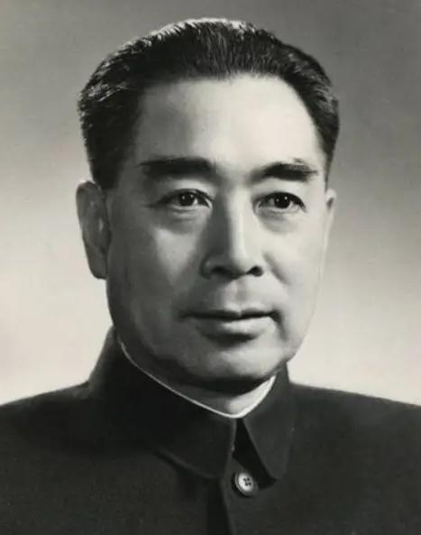 三年困难时期，周恩来一顿饭的标准，看完才懂何为人民公仆。
 
1961年，正是三