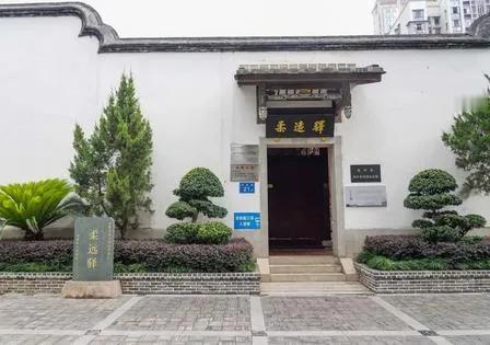 随着冲绳社会代际更替、地方政治生态变化以及美日西南诸岛防卫部署持续推进，冲绳在中