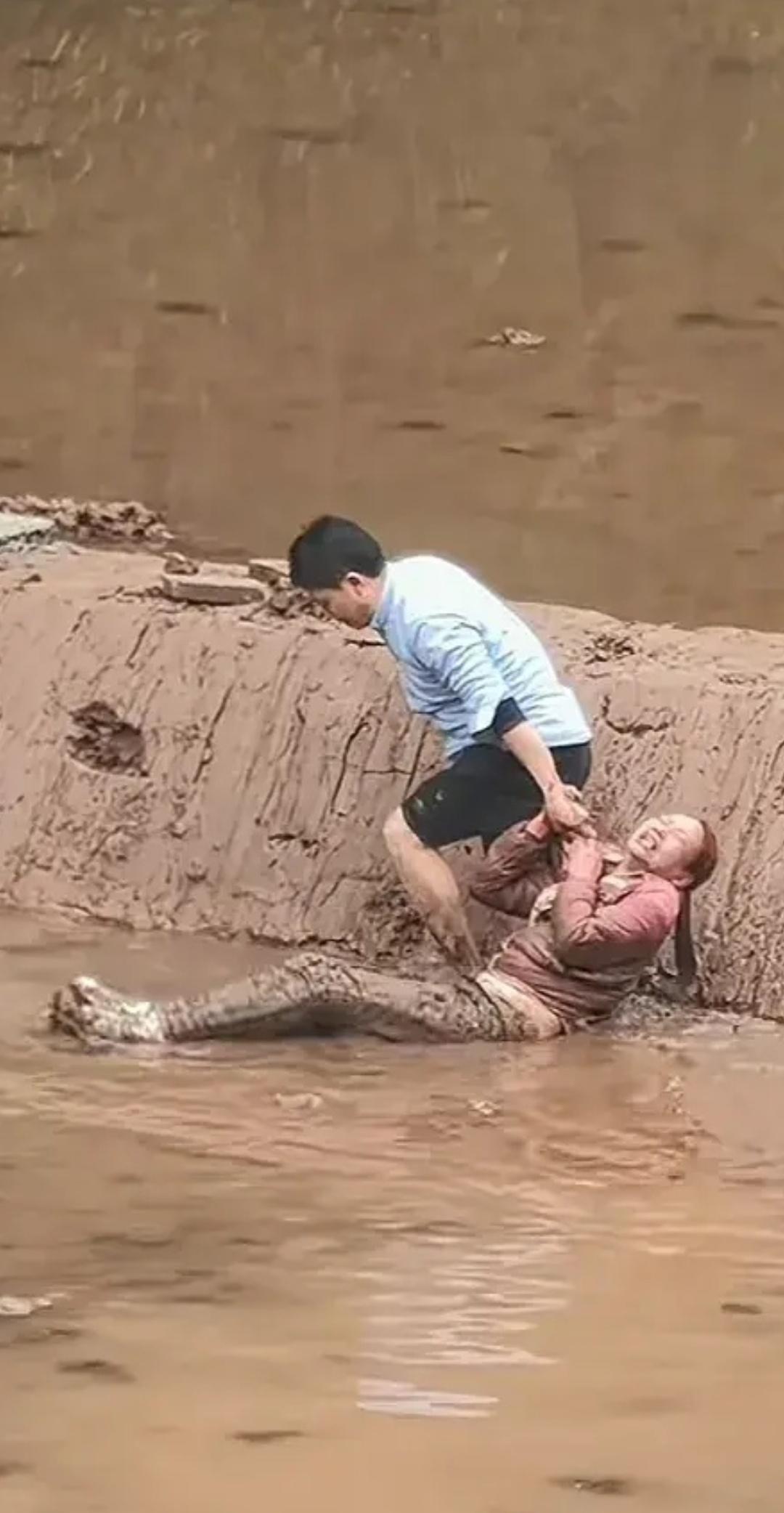 琉球的石垣市议会，通过一项申请，同意市政府组织人手强行登陆钓鱼岛，设置行政标柱。