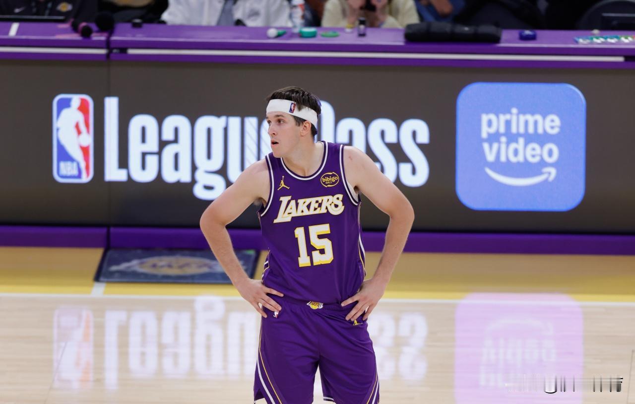 里夫斯“伤病”缺席训练的原因，刚刚被戳穿了。
不是腿筋，是合同。
他的经纪人里奇