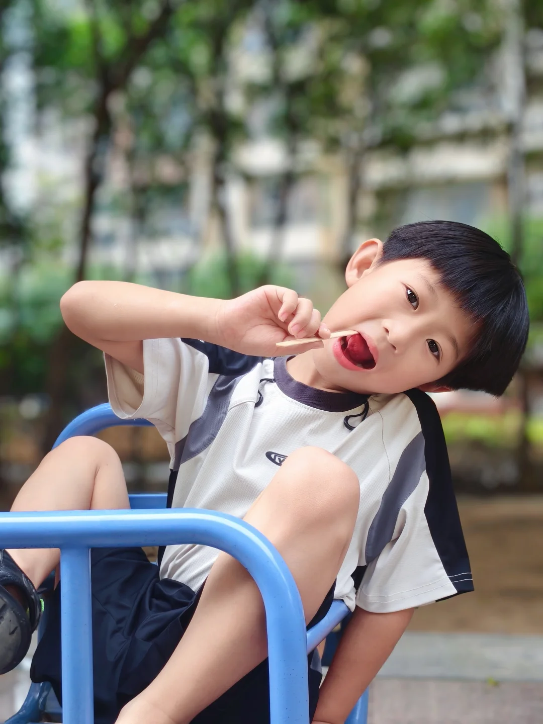 快看，这个娃在发光～🍃