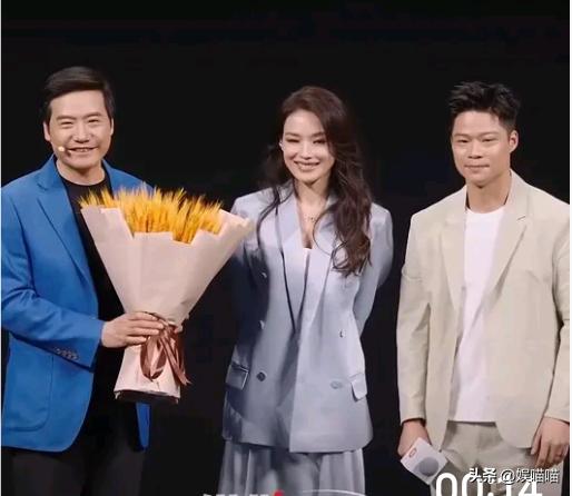 雷军这波营销直接封神！
 
网友玩梗SU7=舒淇，雷军居然真把舒淇请来了，还搭配