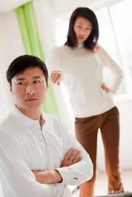 妻子的这声怒吼，吼醒的不只是丈夫，更是无数被情绪绑架的成年人。

你仔细想想就能