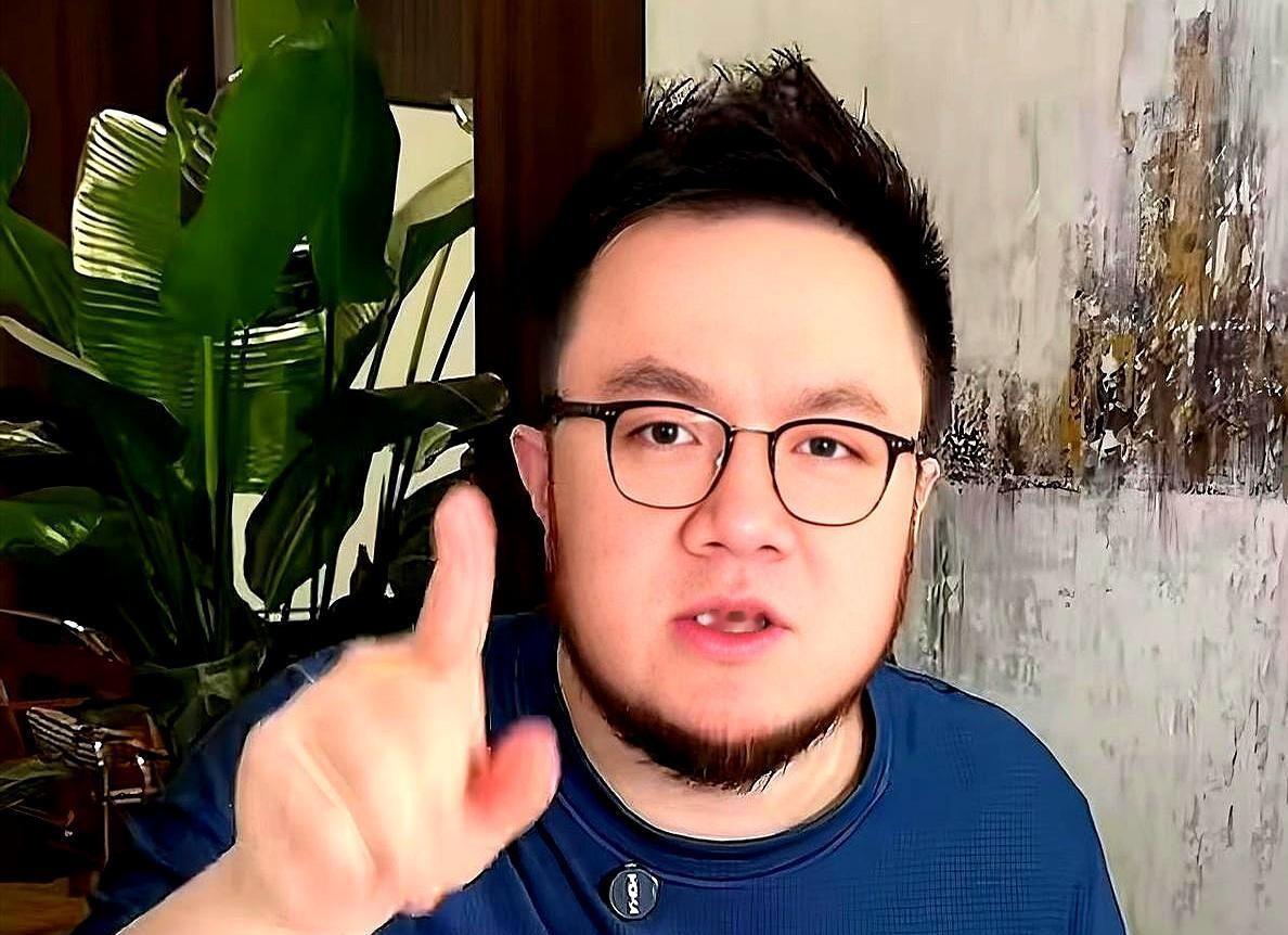 巴图在直播间时，突然有人发问：“巴图，你到底姓啥？”巴图瞬间火冒三丈、忍无可忍，