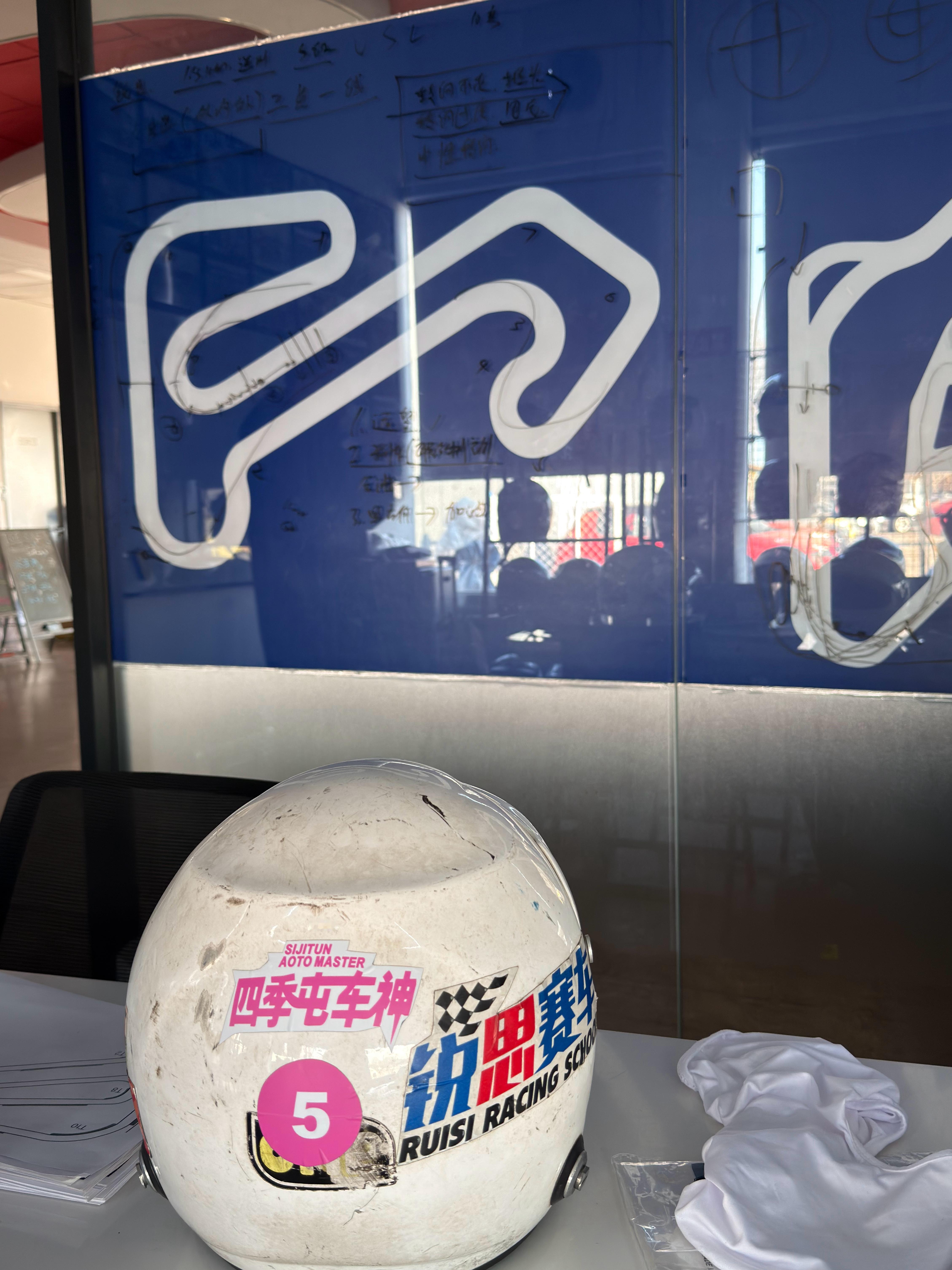 第三天了，朋友们，加油！我的状态就像是这被静电带起的头发，凌乱而疯狂~今天上完课