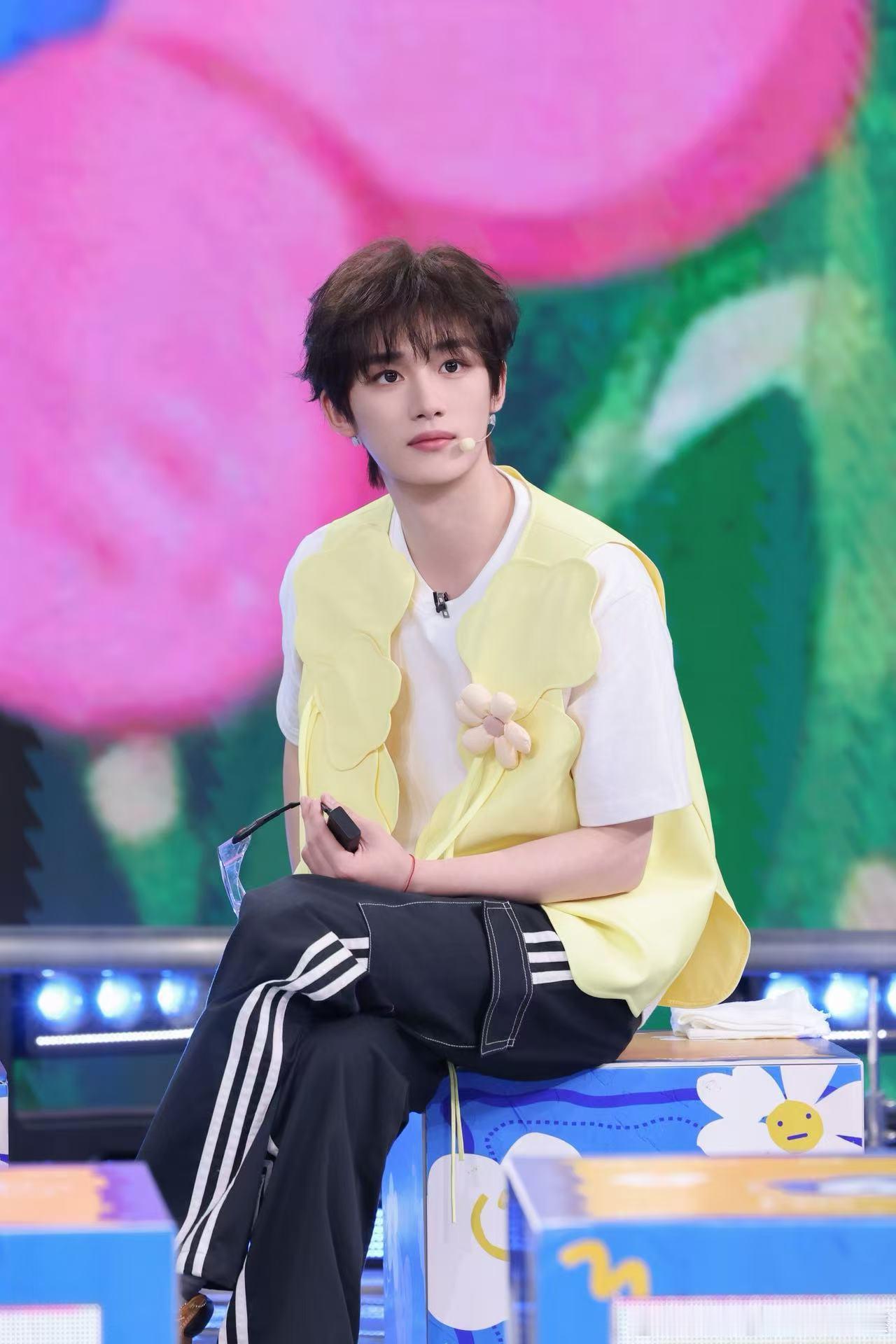 丁程鑫好六状态 综艺里松弛感真的很加分，丁程鑫在好六放得开，认真玩游戏的同时自带