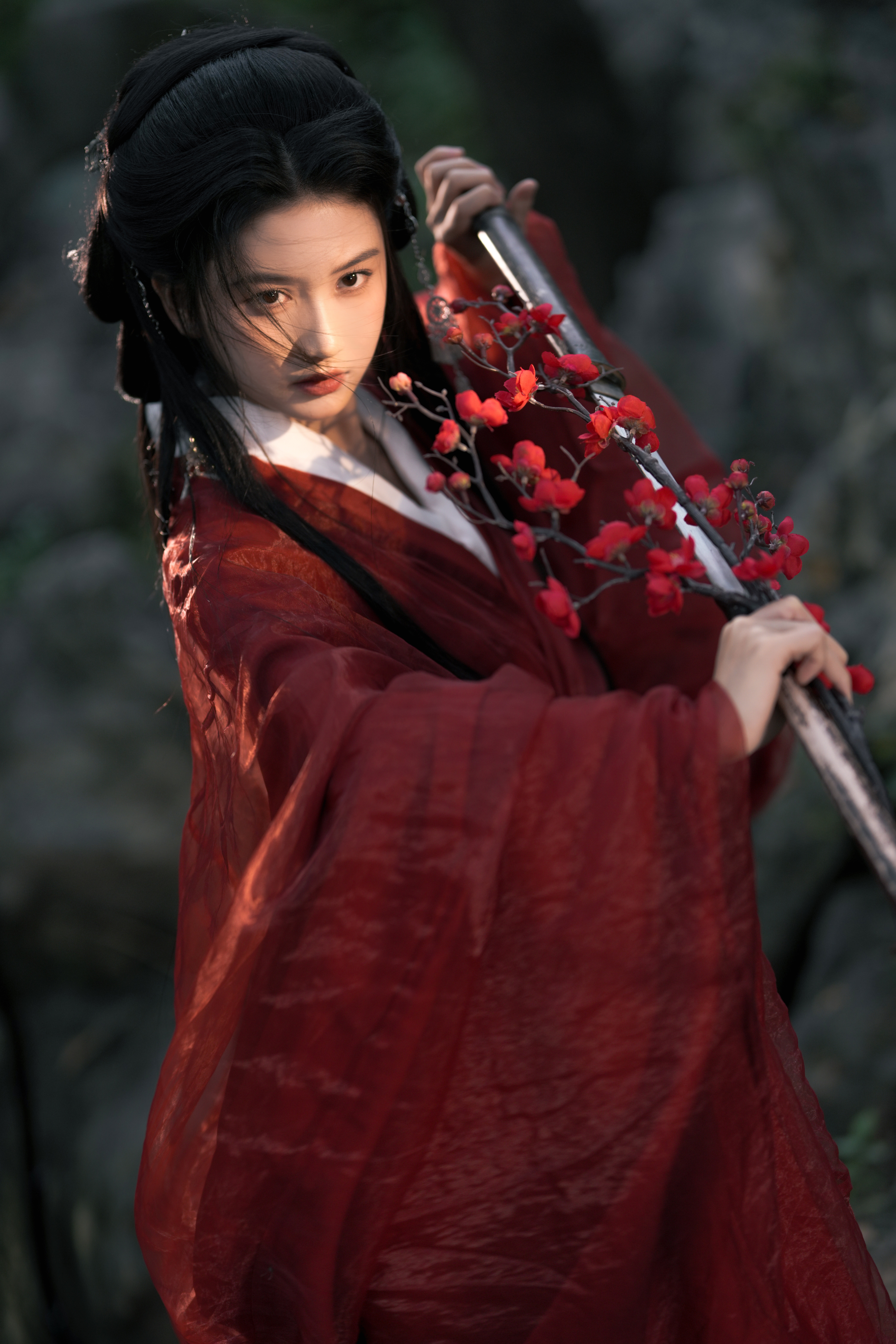 内娱破碎感赛道缺个林展如林展如红纱古风大片的破碎感直接封神！红绸翻飞时抬眸那刻，