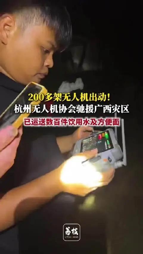 没人号召、没有报销、不求名利，他们自掏腰包烧钱救援，用一己之力，为被困村民撑起一