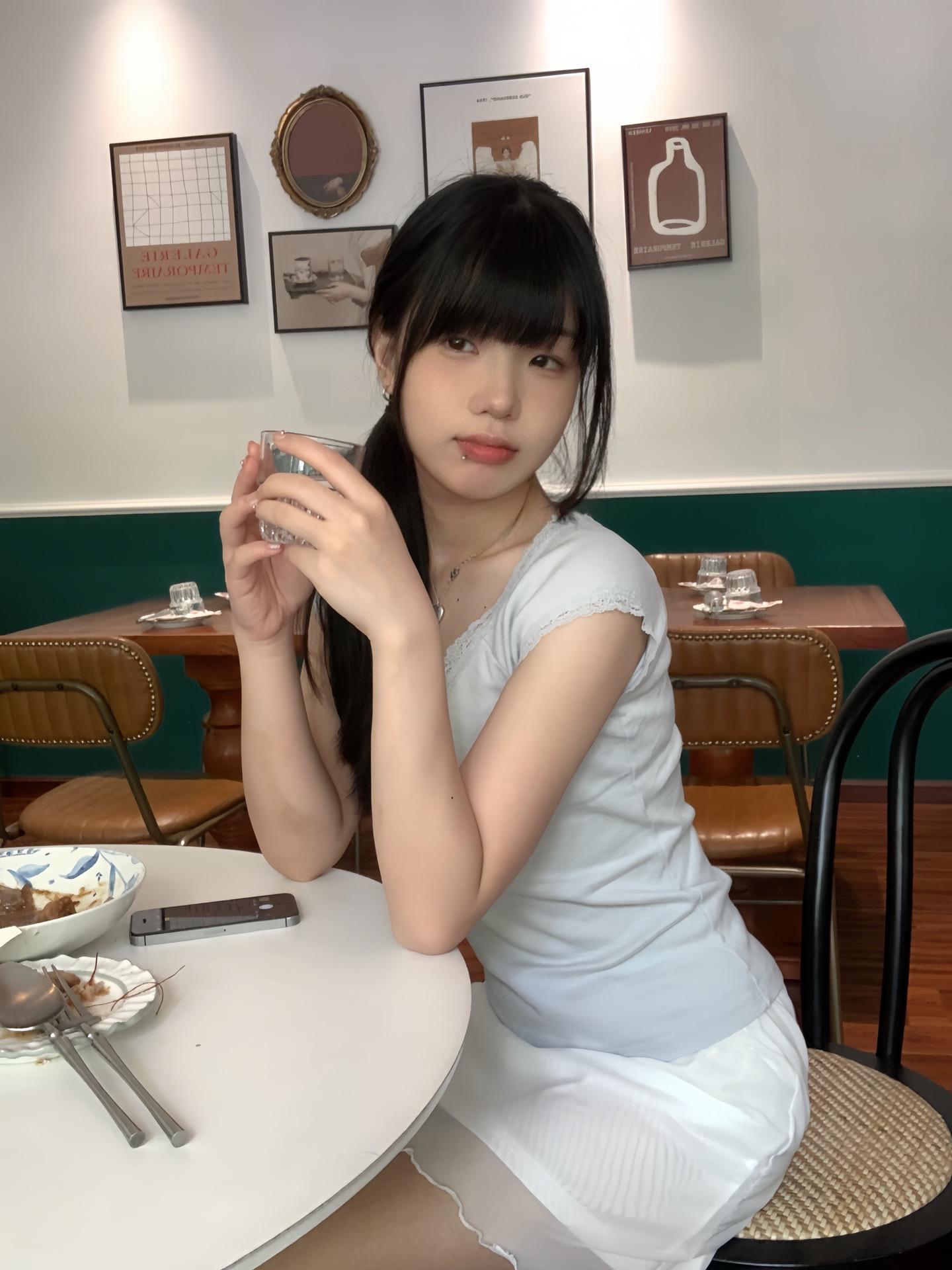 一个忧伤的叼毛…