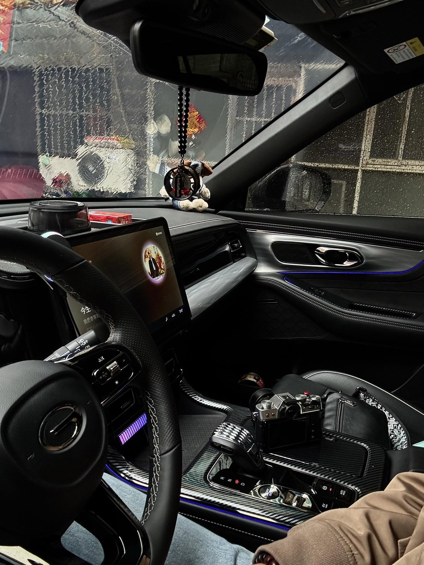 买车的意义 无论多晚它都会在原地等你。