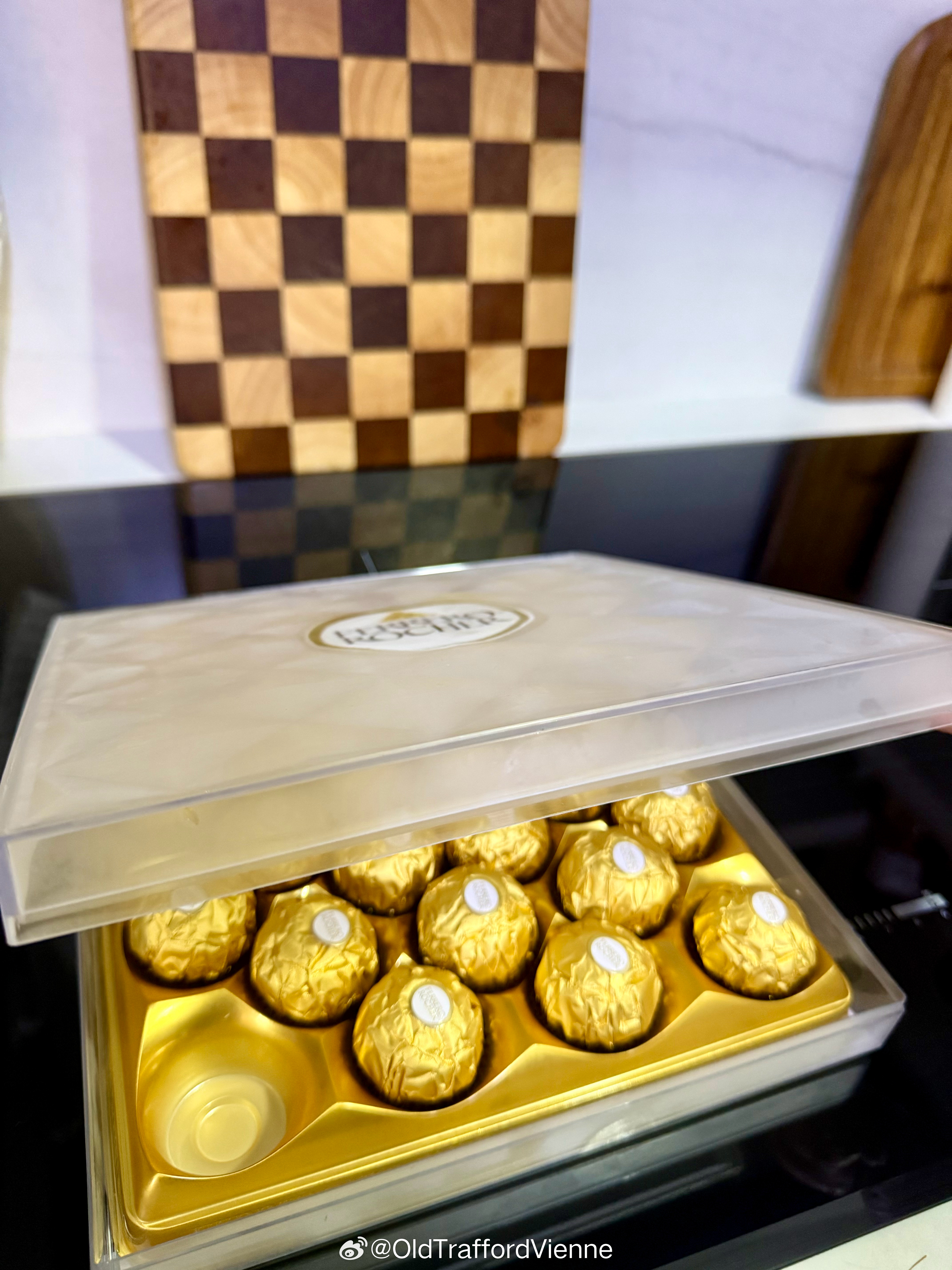 盗巧克力🍫……突然想起我的巧克力很久没吃了来一个雀巢12吨巧克力被盗