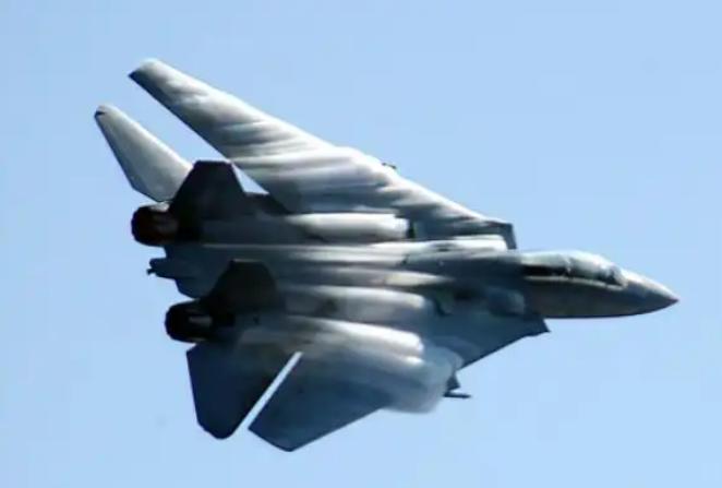 F-14“雄猫”战机的落幕，并非英雄迟暮，而更像是一位绝世剑客，在自己最耀眼的巅