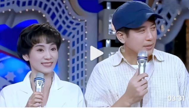 青春年少时的两位演员，美女肤白貌美，妩媚灵动，帅哥风流倜傥，玉树临风，你能认出两